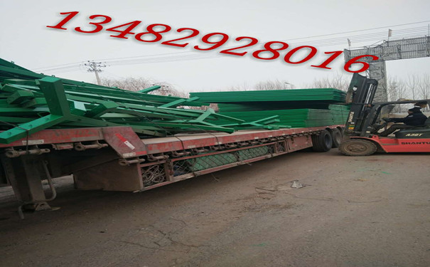 公路<a href='http://www.aprunmai.com/'>护栏网厂家</a>