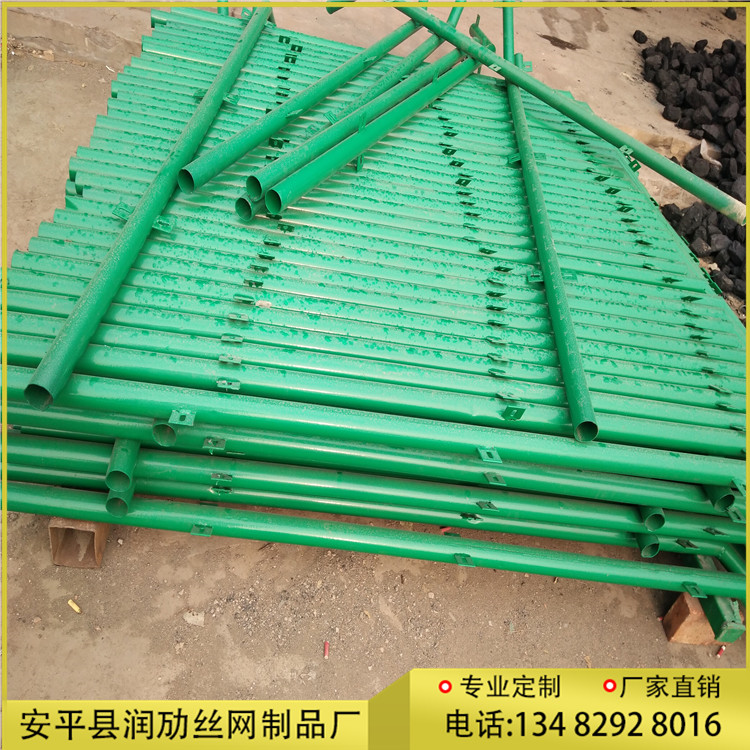 公路<a href='http://www.aprunmai.com/'>护栏网厂</a>家