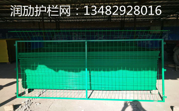 <a href='http://www.aprunmai.com/'>公路护栏网厂</a>家