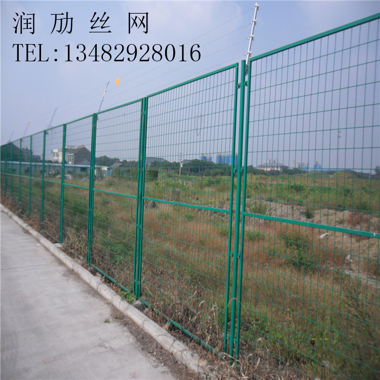 公路<a href='http://www.aprunmai.com/'>护栏网厂</a>家